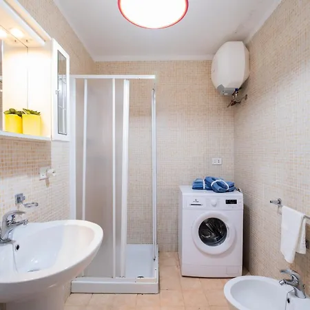 Gaudi - Batllo 펜션 산티시도로